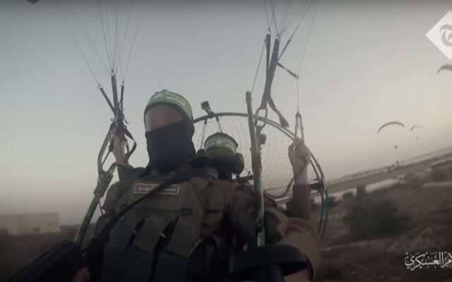 Hamas cu parapanta, teroristi , parapanta cu motor