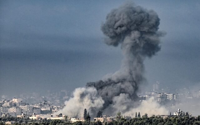 fasia gaza, racheta, rachete, razboi israel, hamas, palestina, bombardamente israeliene, orientul mijlociu, fum, explozie, lovitura, atac aerian, hamas