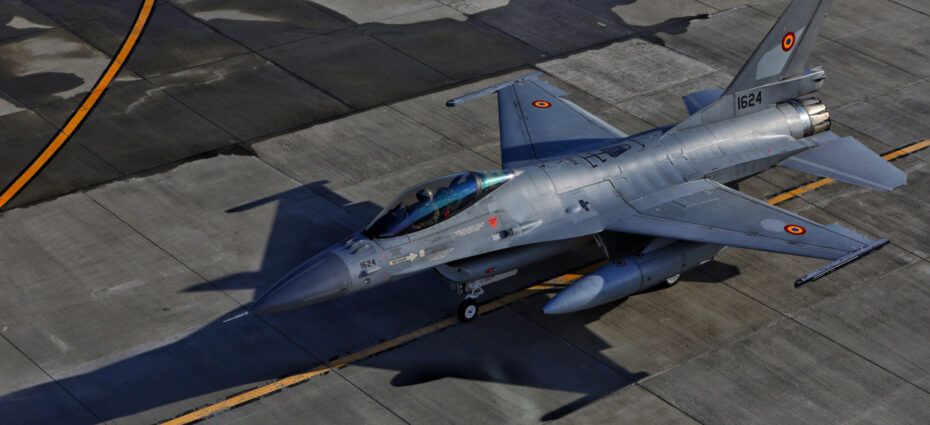 avion F-16 achiziționat din Norvegia