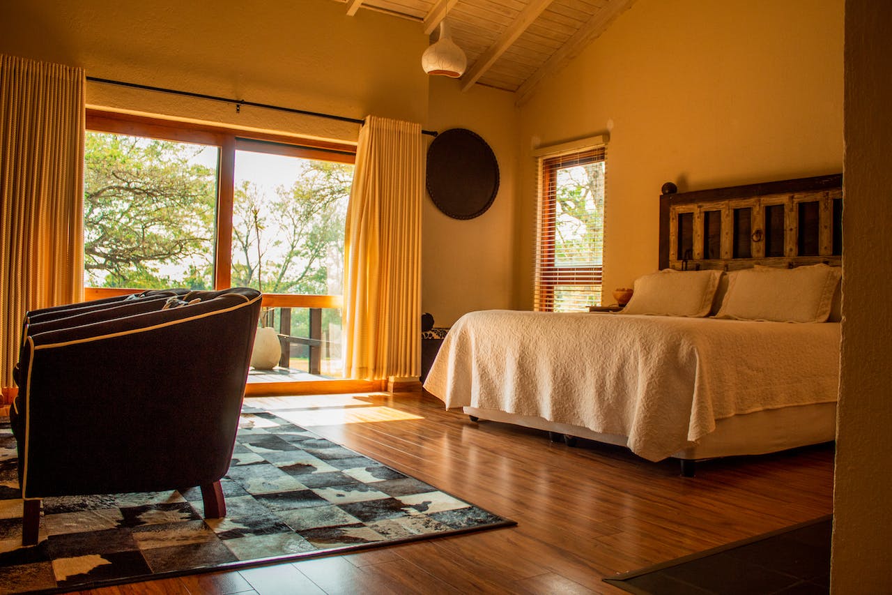 airbnb cazare hotel vacanta concediu