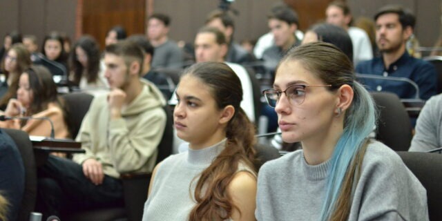 conferinta fake news tineri adolescenti studenti universitatea ovidius marian voicu