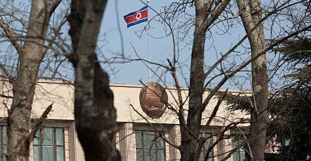 korea de nord steag ambasada