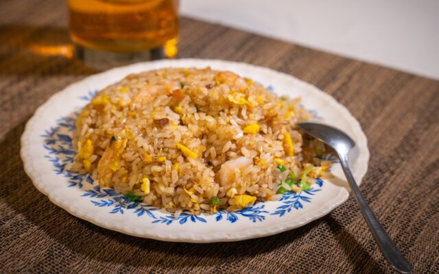 orez prăjit cu ouă, mâncare, restaurant