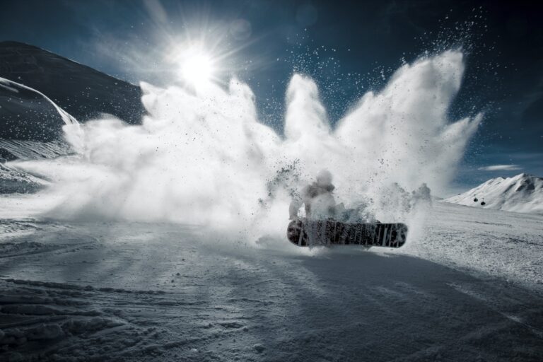 snowboard zapada sky schi sezon rece vacanta concendiu munte