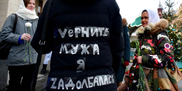 sotii soldati rusi Put Domoy razboi ucraina rusia proteste