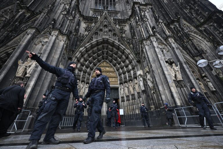 terorism, catedrala koln, politie, alerta terorista, atac terorist, jandarmerie, forte de ordine