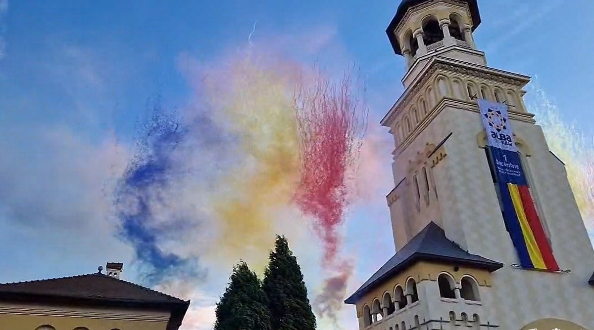foc de artificii, tricolorul, ziua nationala, alba iulia