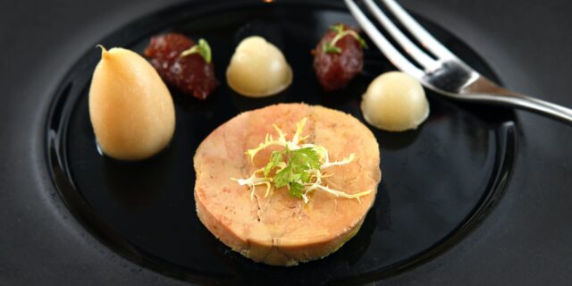 Foie gras-ul a revenit pe meniurile restaurantelor din Franța după ce gripa aviară a ocolit efectivele de raţe