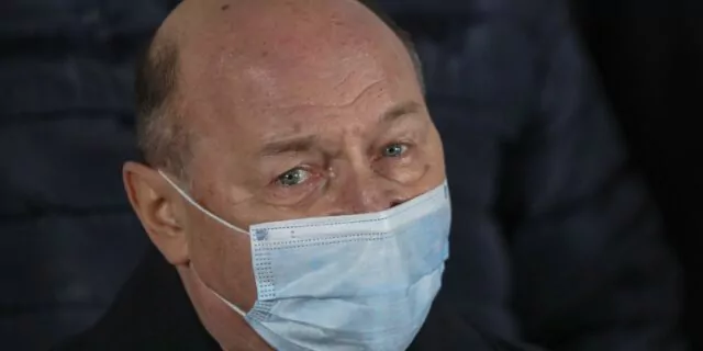 Basescu cu masca