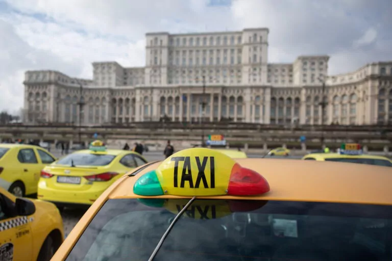 protest taximetristi, taxi, taxiuri, Piata Constitutiei