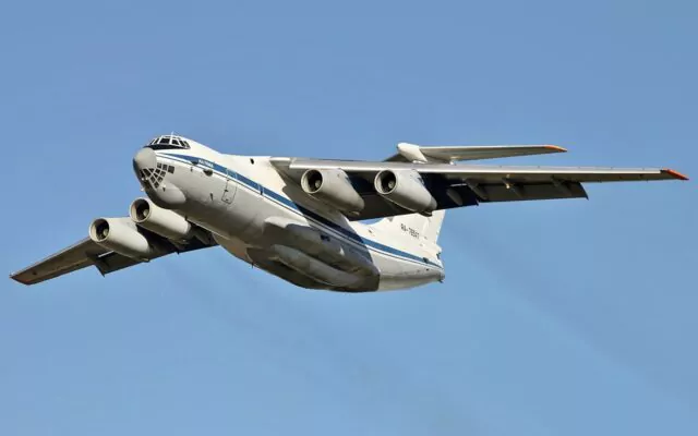Avion Il-76