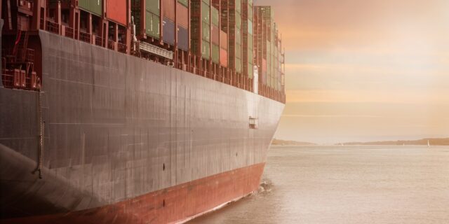 cargo container nava vas vapor