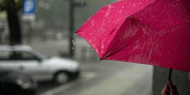 vreme, ploaie, plouă, inundatii, umbrela