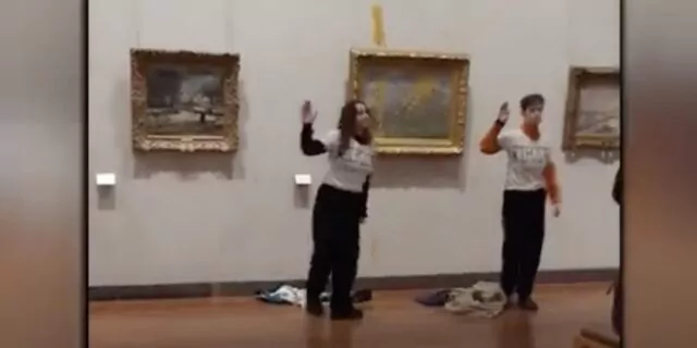 tablou de Claude Monet stropit de activisti