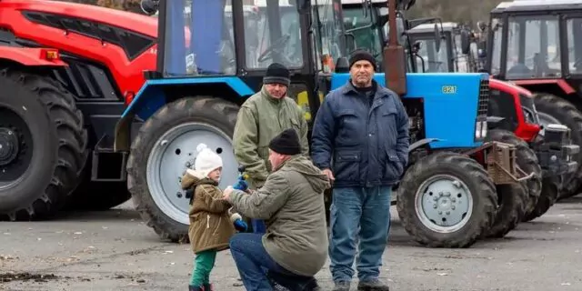 Fermierii moldoveni au blocat vama Leușeni-Albița / Guvernul de la Chișinău a anunțat că nu va mai subvenționa fermierii de la sud care nu vor să se reprofileze