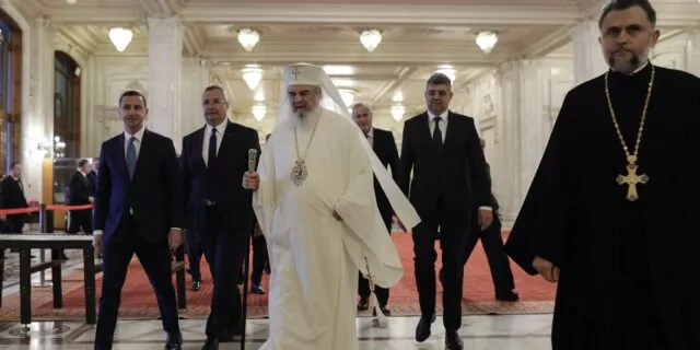 capelă Parlament, Patriarhul Daniel, Marcel Ciolacu, Nicolae Ciucă, Alfred Simonis