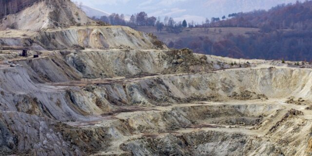 Cariera Carnic, de la Rosia Montana, mina, minerit