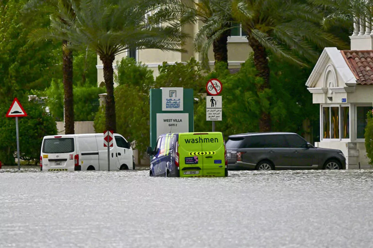 dubai inundatii emiratele arabe unite