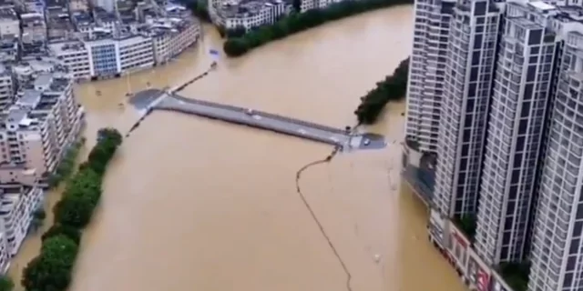 Inundatii China