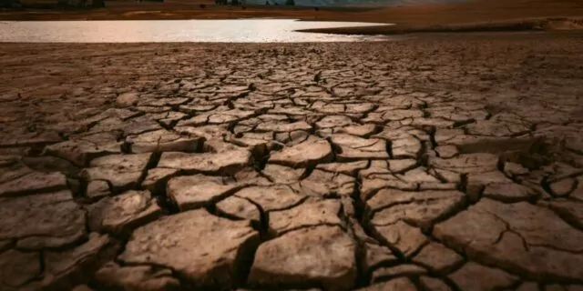 seceta, pamant uscat, agricultori, lipsa apa, schimbari climatice