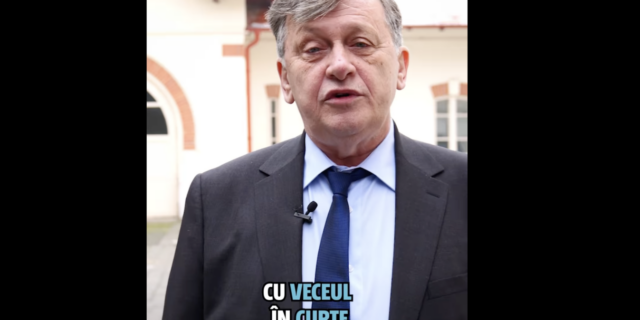 VIDEO Crin Antonescu, candidat la președinția țării: Educația din România e o școală cu veceu în curte. Cu mine președinte va dispărea acest lucru nedemn. O să spuneți că nu e treaba mea de președinte. E timpul să înțelegem că nu vine nimeni să ne salveze de noi înșine